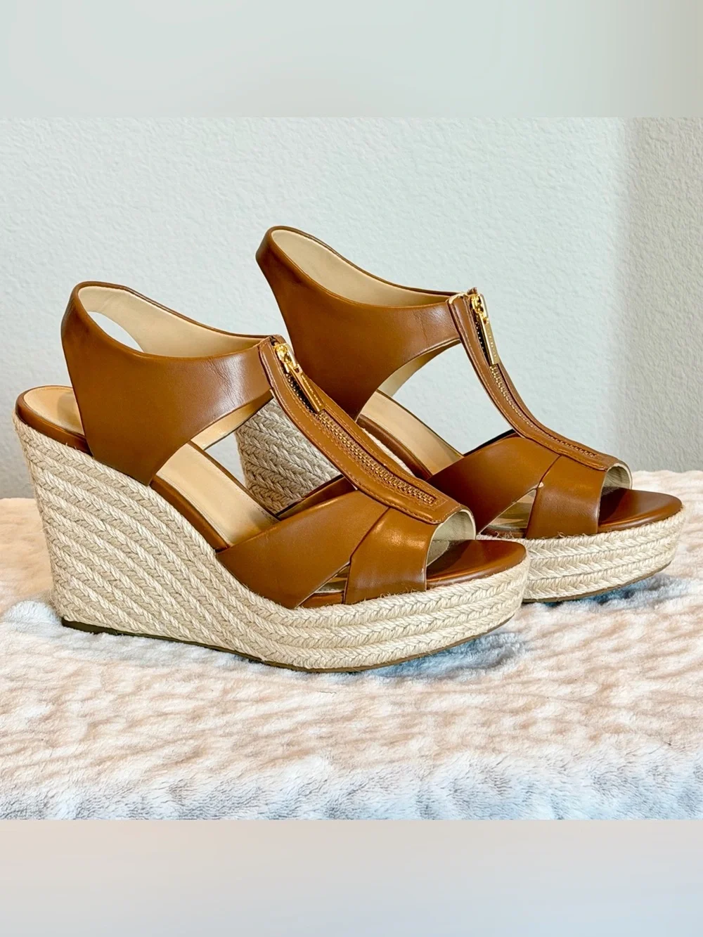 Michael Kors Jute Wedge Sandals Brown Front Zip Gold-Tone, size 7.5